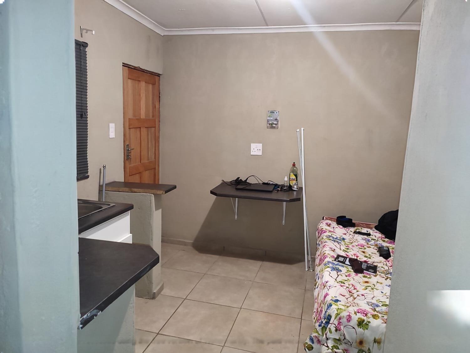 Tsholedi residence – rooms for students photo